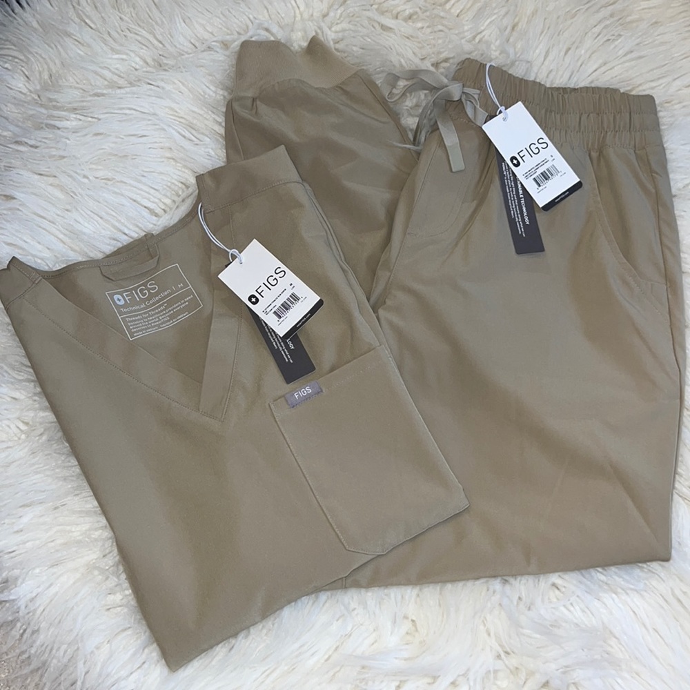 FIGS Fionlite “Oak” scrub set. Zamora sm petite & Catarina slim top medium. BNWT